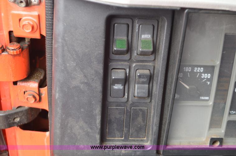 image for item L6407 1999 International 4900 dump truck