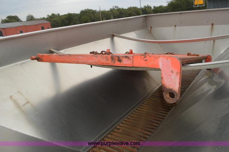 image for item L6407 1999 International 4900 dump truck