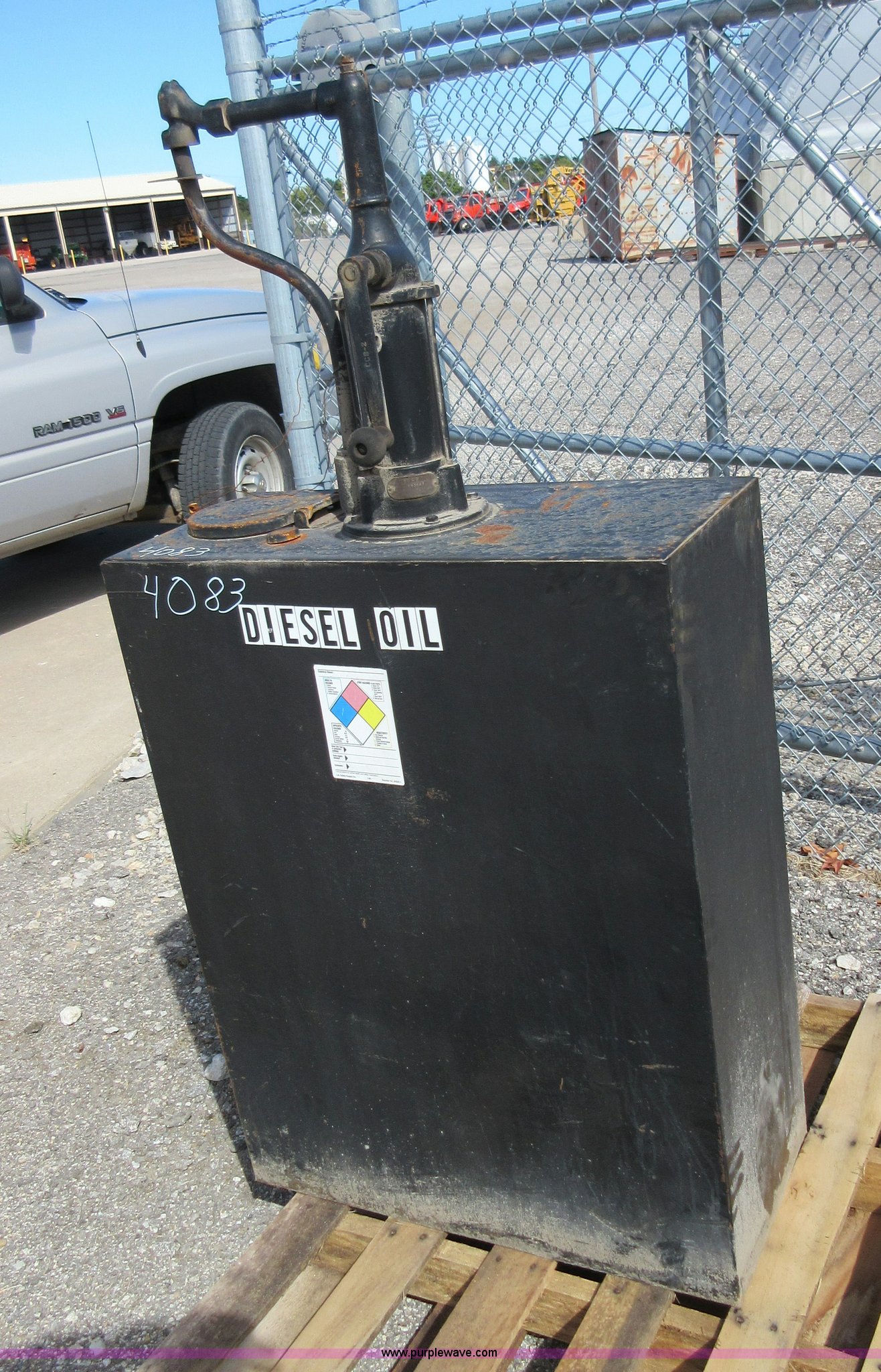 Bulk oil fluid storage tank in Chanute, KS Item BB9205 sold Purple Wave