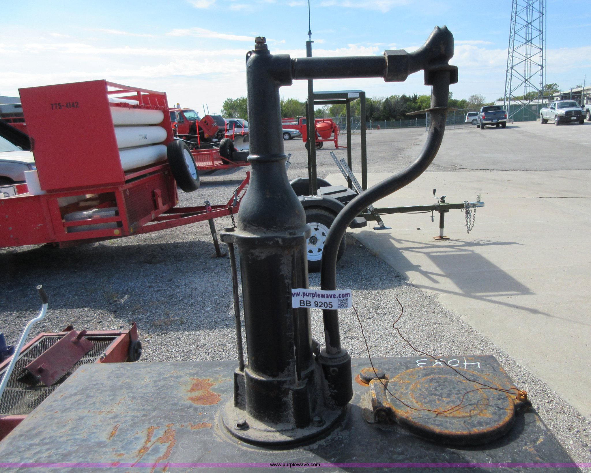 Bulk oil fluid storage tank in Chanute, KS Item BB9205 sold Purple Wave