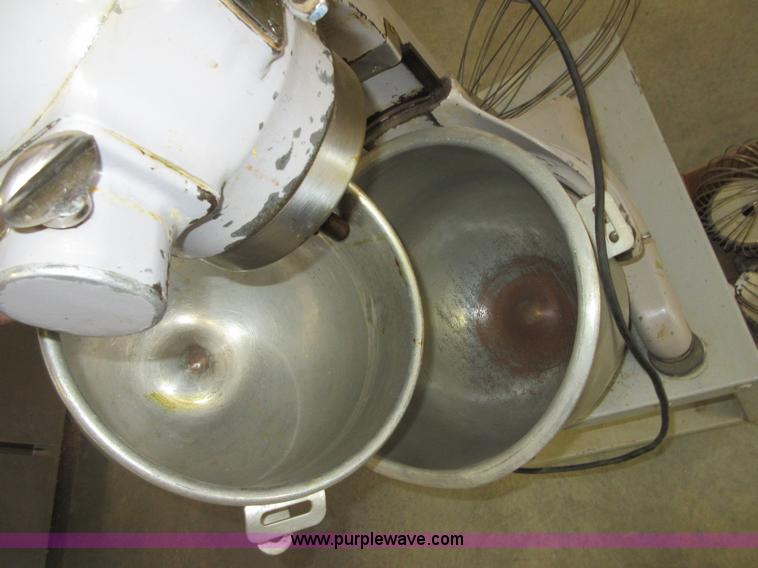 image for item BB9124 Hobart A200 mixer