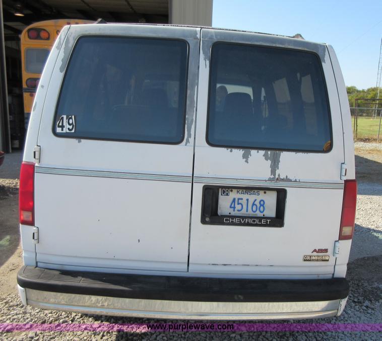 image for item BB9129 1993 Chevrolet Astro Extended van