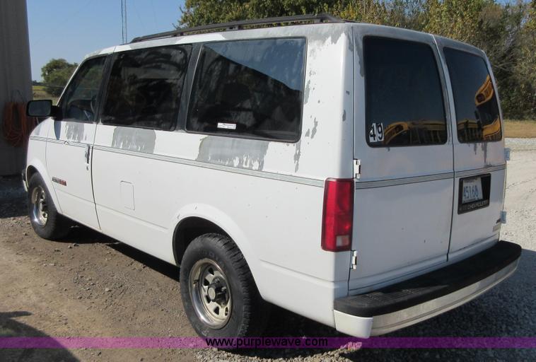 image for item BB9129 1993 Chevrolet Astro Extended van