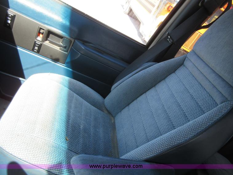 image for item BB9129 1993 Chevrolet Astro Extended van