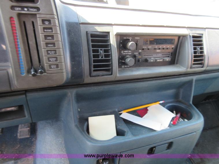 image for item BB9129 1993 Chevrolet Astro Extended van