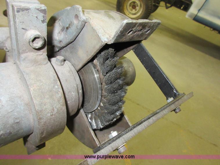 image for item BB9152 (2) grinders