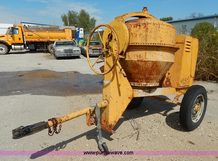 Gilson 681S concrete mixer in Lawrence, KS Item BH9825 sold Purple Wave