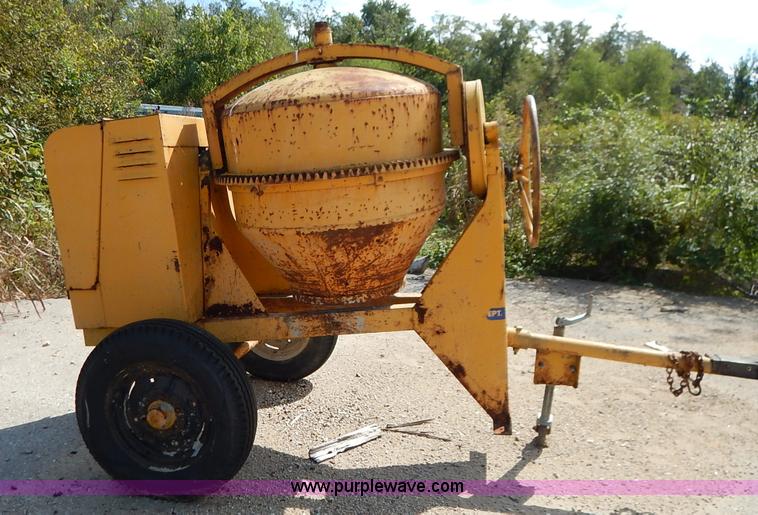 image for item BH9825 Gilson 681S concrete mixer