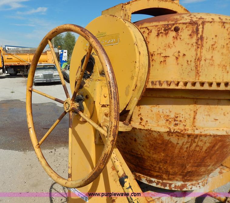 image for item BH9825 Gilson 681S concrete mixer