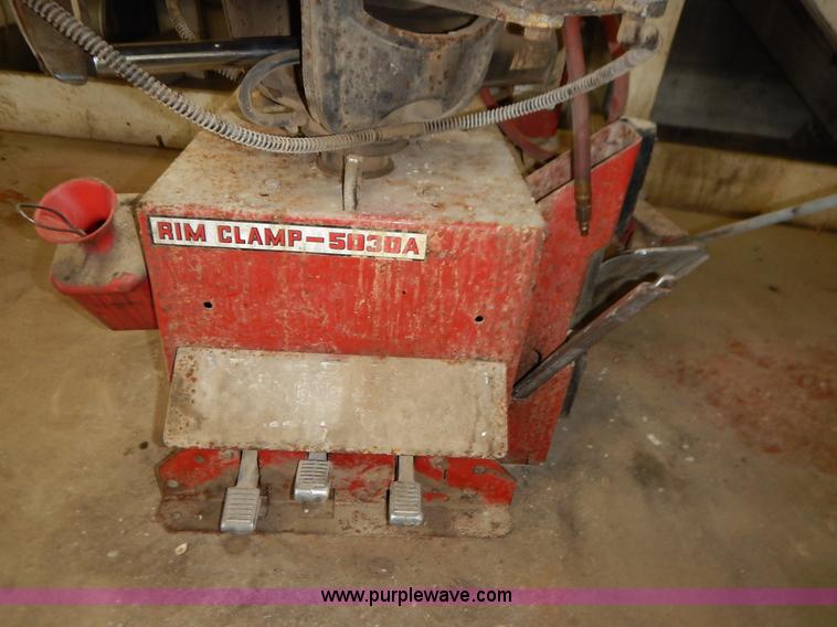 image for item BH9861 Coats 5030A rim clamp tire machine