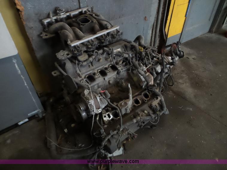 image for item BI9283 Assorted Ford engine and transmissions