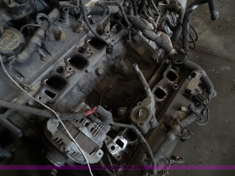 image for item BI9283 Assorted Ford engine and transmissions