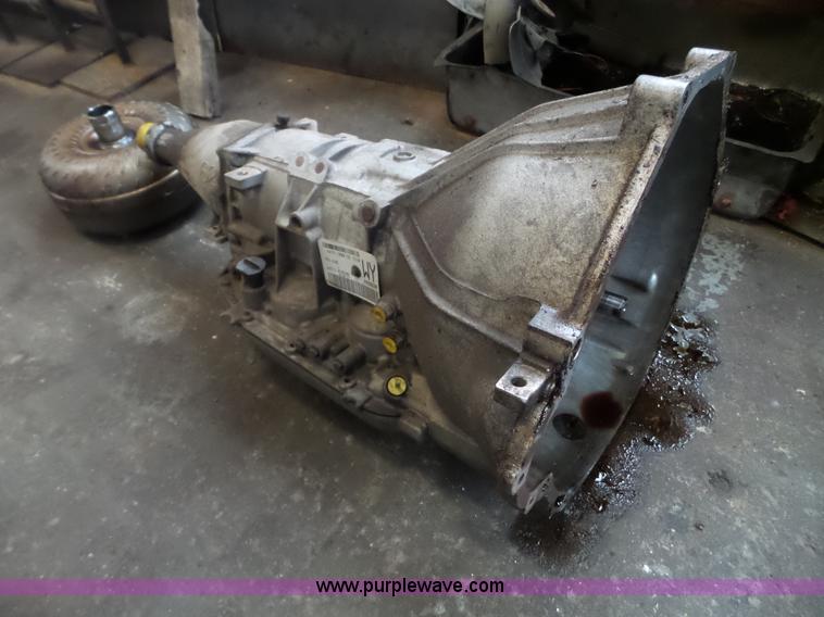 image for item BI9283 Assorted Ford engine and transmissions