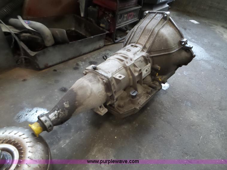 image for item BI9283 Assorted Ford engine and transmissions