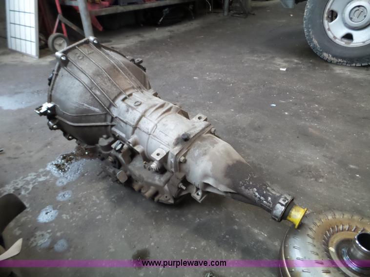 image for item BI9283 Assorted Ford engine and transmissions