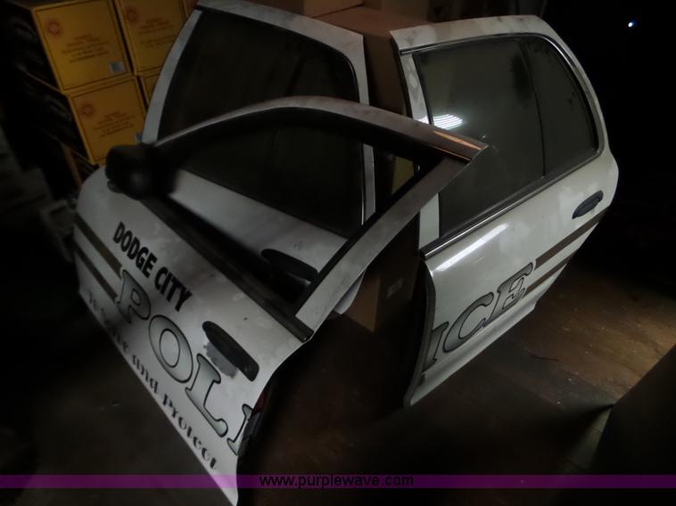 image for item BI9283 Assorted Ford engine and transmissions