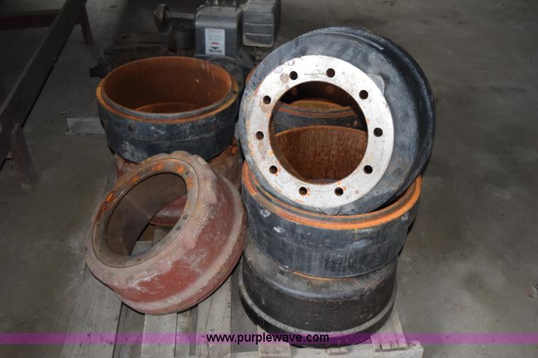 image for item BI9285 Assorted truck parts