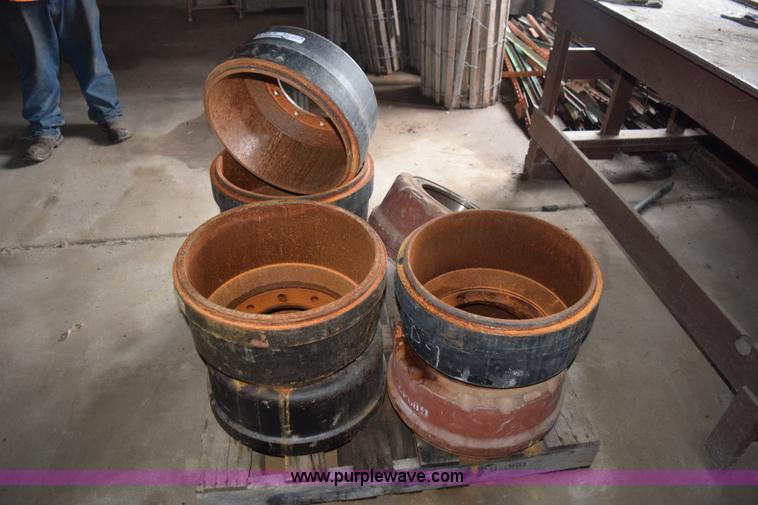 image for item BI9285 Assorted truck parts