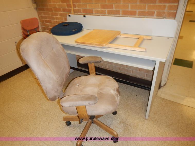 image for item BL9446 Assorted furniture