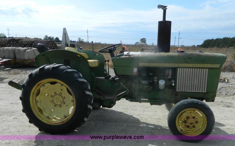 image for item BT9903 1969 John Deere 1020 tractor