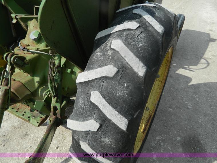 image for item BT9903 1969 John Deere 1020 tractor
