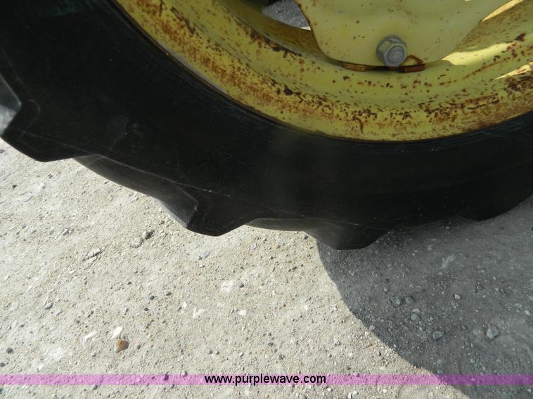 image for item BT9903 1969 John Deere 1020 tractor