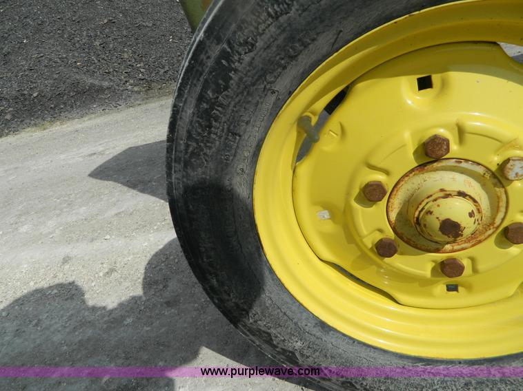 image for item BT9903 1969 John Deere 1020 tractor