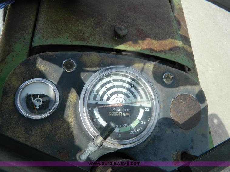 image for item BT9903 1969 John Deere 1020 tractor