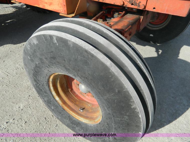 image for item BT9917 1976 Case 1270 tractor