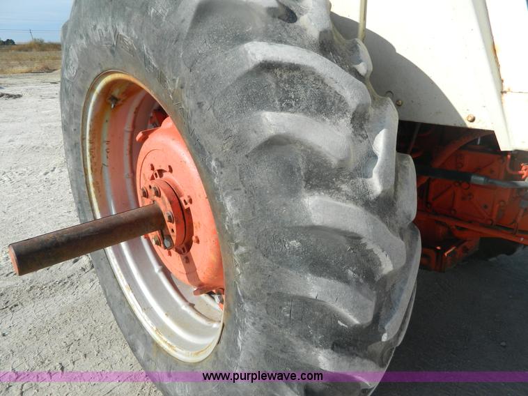 image for item BT9917 1976 Case 1270 tractor