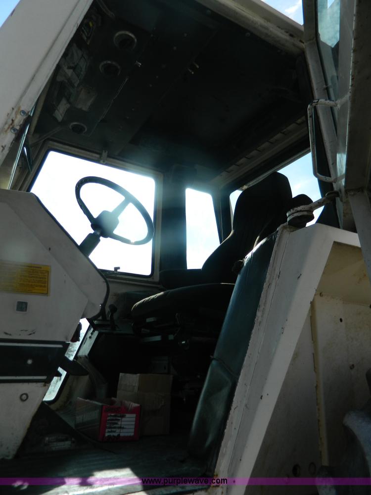 image for item BT9917 1976 Case 1270 tractor