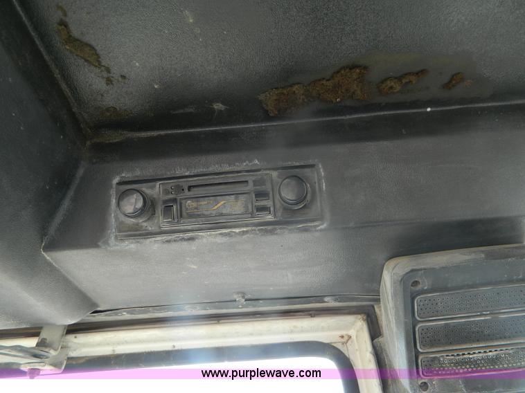 image for item BT9917 1976 Case 1270 tractor