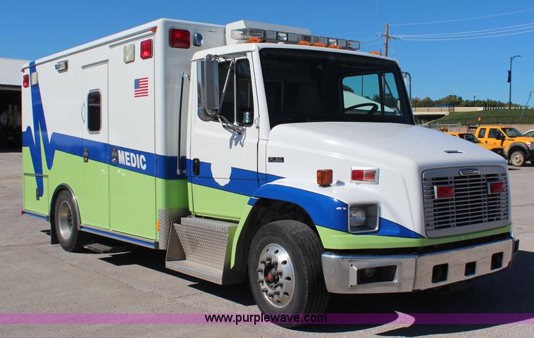 image for item I5884 2000 Freightliner FL60 ambulance