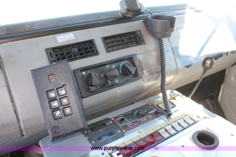 image for item I5884 2000 Freightliner FL60 ambulance