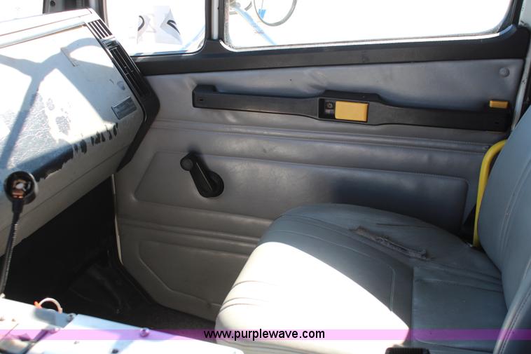 image for item I5884 2000 Freightliner FL60 ambulance