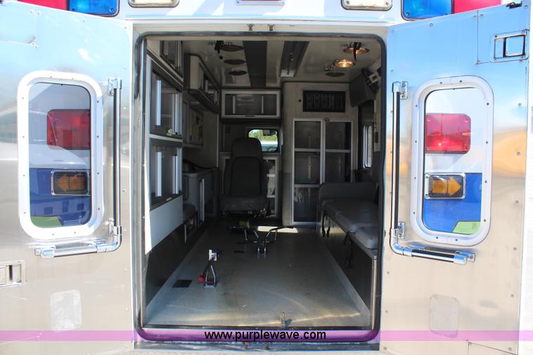 image for item I5884 2000 Freightliner FL60 ambulance