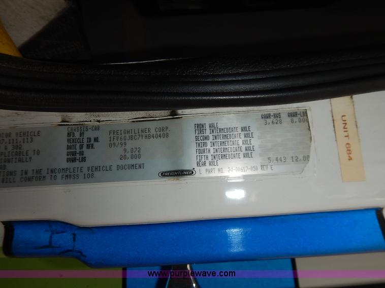 image for item I5884 2000 Freightliner FL60 ambulance