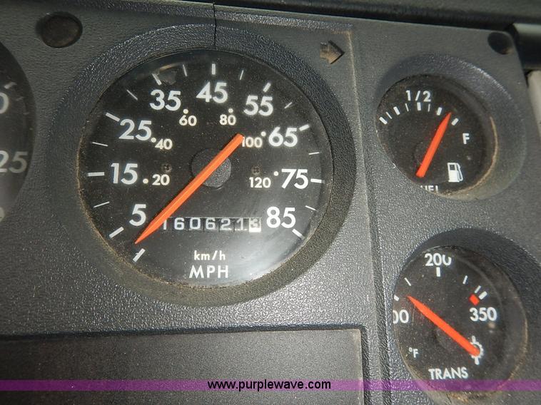 image for item I5884 2000 Freightliner FL60 ambulance