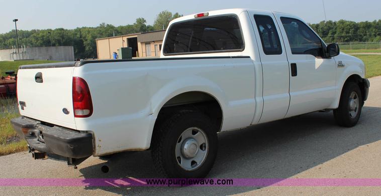 image for item J3523 2005 Ford F250 Super Duty SuperCab pickup truck