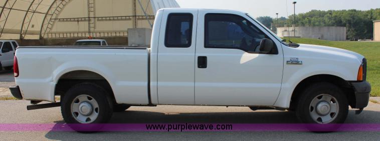 image for item J3523 2005 Ford F250 Super Duty SuperCab pickup truck