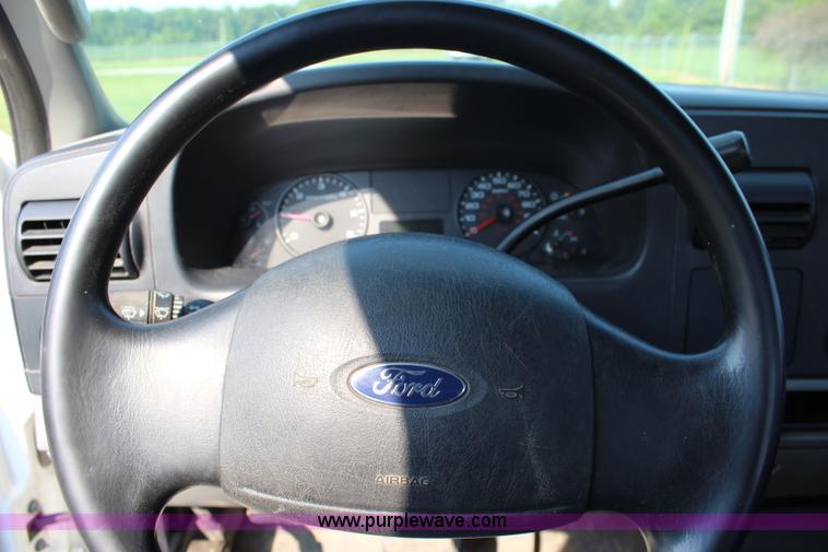 image for item J3523 2005 Ford F250 Super Duty SuperCab pickup truck