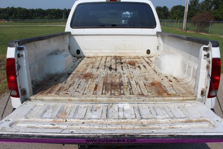image for item J3523 2005 Ford F250 Super Duty SuperCab pickup truck
