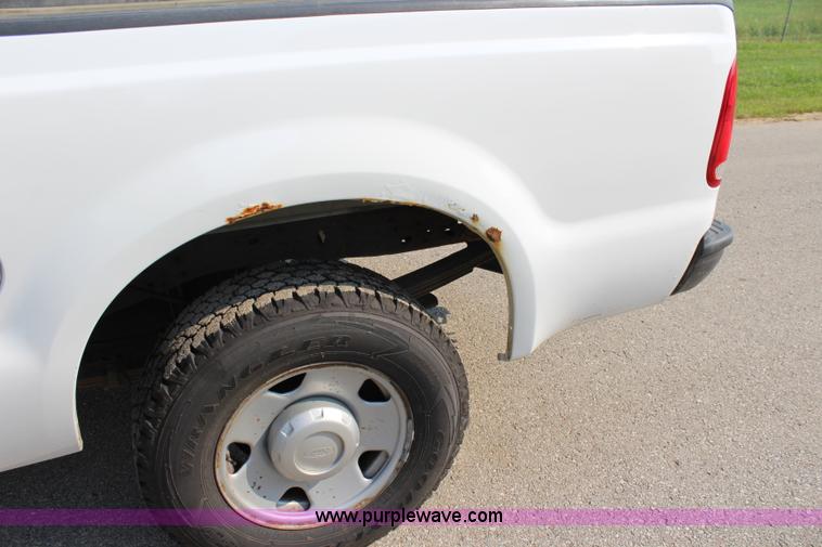 image for item J3523 2005 Ford F250 Super Duty SuperCab pickup truck