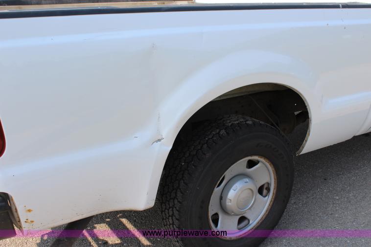 image for item J3523 2005 Ford F250 Super Duty SuperCab pickup truck