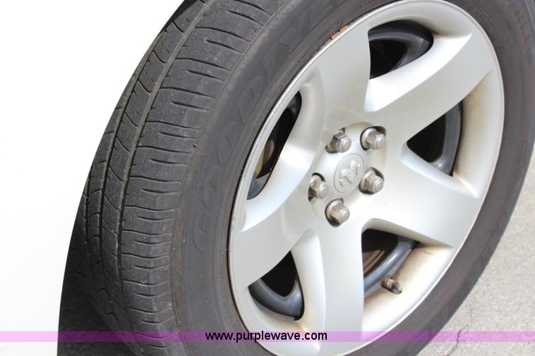 image for item J3714 2009 Dodge Charger SE