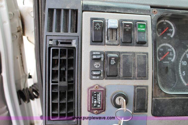 image for item J3716 2003 Freightliner FL80 dump truck