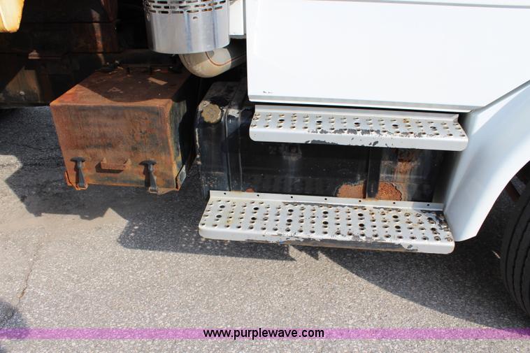 image for item J3716 2003 Freightliner FL80 dump truck