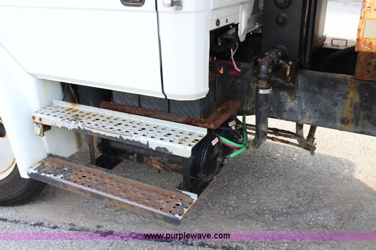 image for item J3716 2003 Freightliner FL80 dump truck