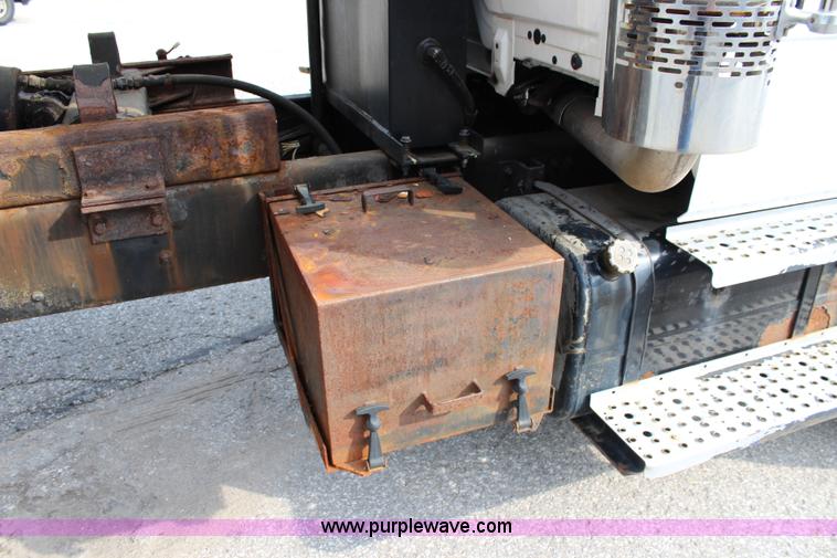 image for item J3716 2003 Freightliner FL80 dump truck