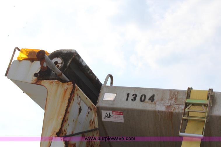 image for item J3716 2003 Freightliner FL80 dump truck